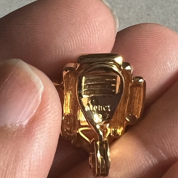 Vintage signed Monet Clip On Earrings red & Gold Gold Tone - Picture 2 of 2